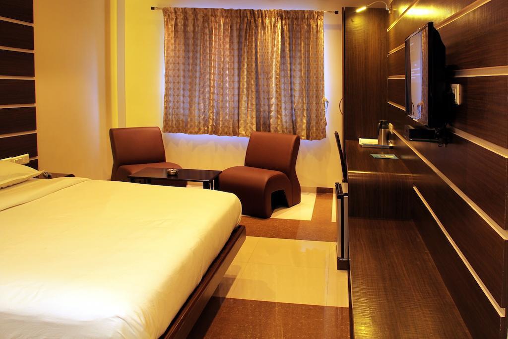 Hotel SBS Grand Coimbatore Zimmer foto