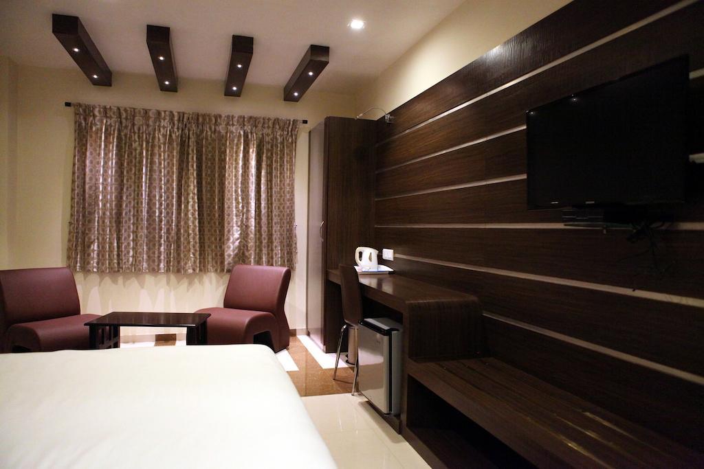 Hotel SBS Grand Coimbatore Zimmer foto
