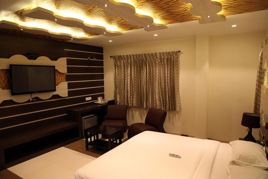 Hotel SBS Grand Coimbatore Zimmer foto